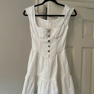 Elegant White Sleeveless Dress